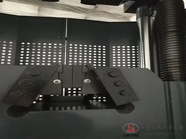 600KN液壓伺服萬(wàn)能材料試驗(yàn)機(jī)